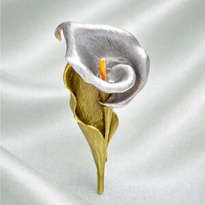 Light Blue Calla Lily Brooch – Enamel Floral Pin